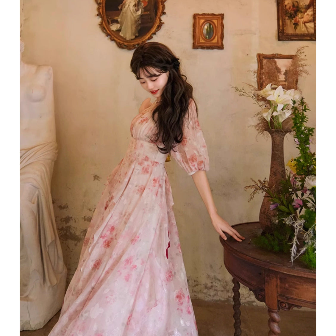 薄紅の薔薇の編み上げワンピース