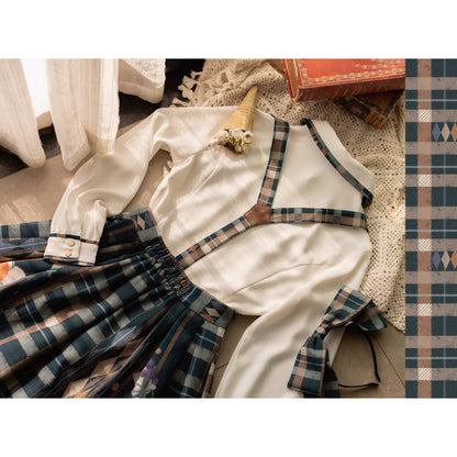 柿猫と花束の格子縞ストラップスカートとテーラードベストとプリーツブラウス