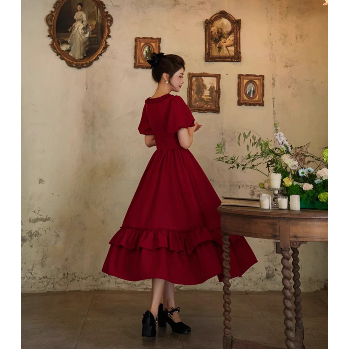 葡萄酒色の貴婦人のコルセットワンピース