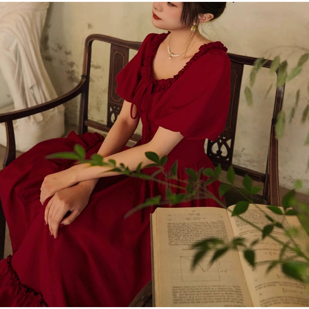 葡萄酒色の貴婦人のコルセットワンピース