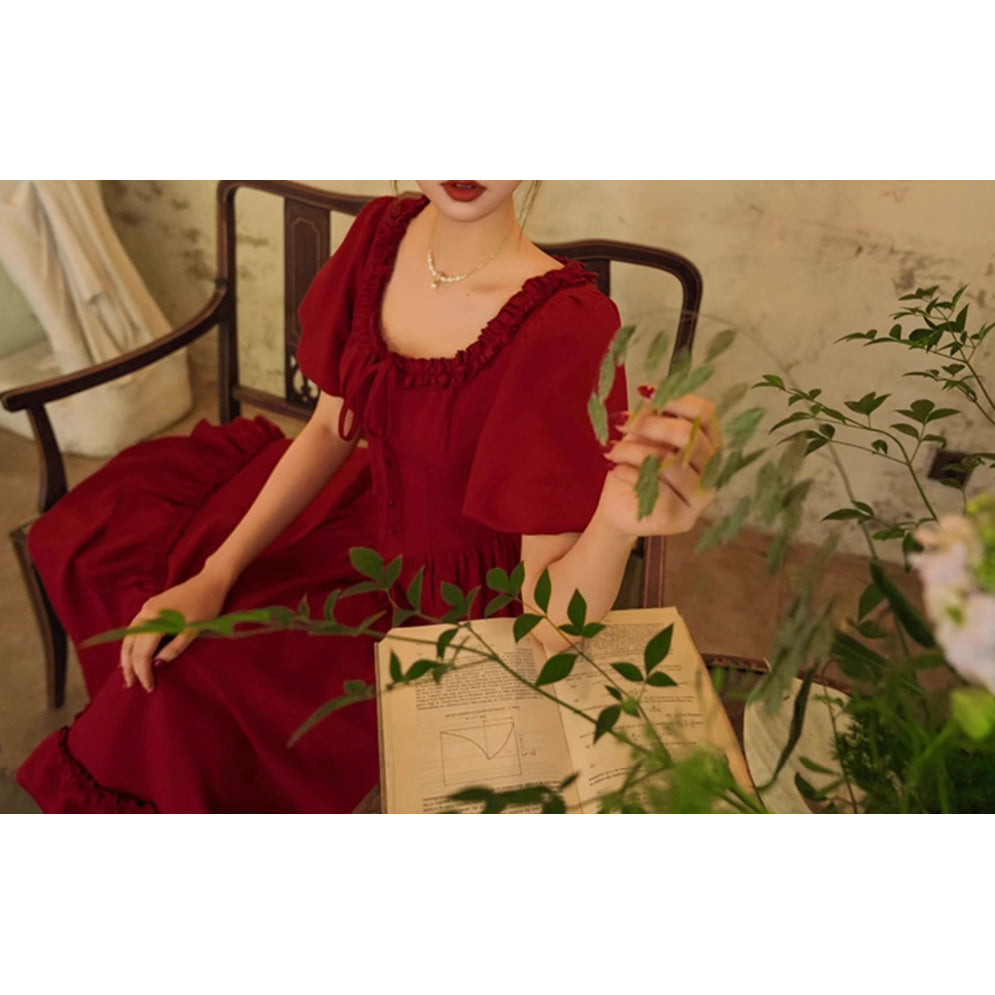 葡萄酒色の貴婦人のコルセットワンピース