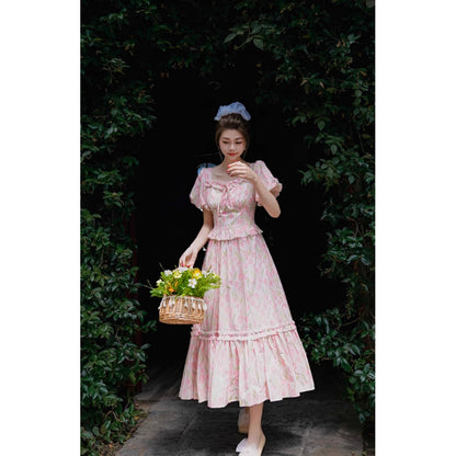 チューリップの花群集のレトロワンピース