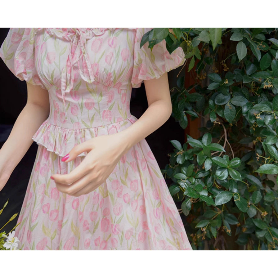 チューリップの花群集のレトロワンピース