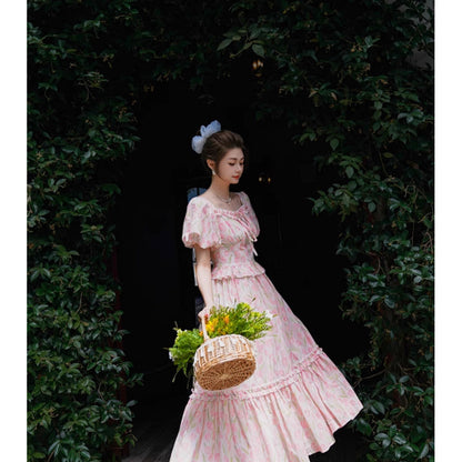 チューリップの花群集のレトロワンピース