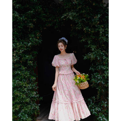 チューリップの花群集のレトロワンピース