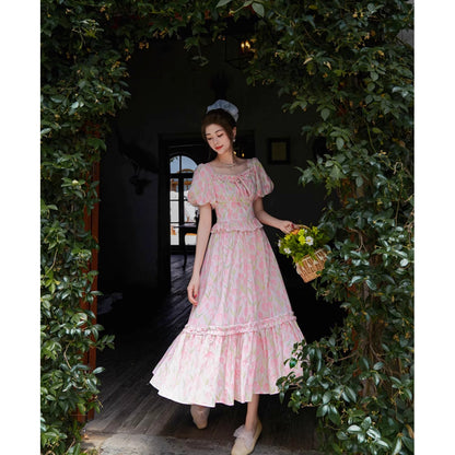 チューリップの花群集のレトロワンピース