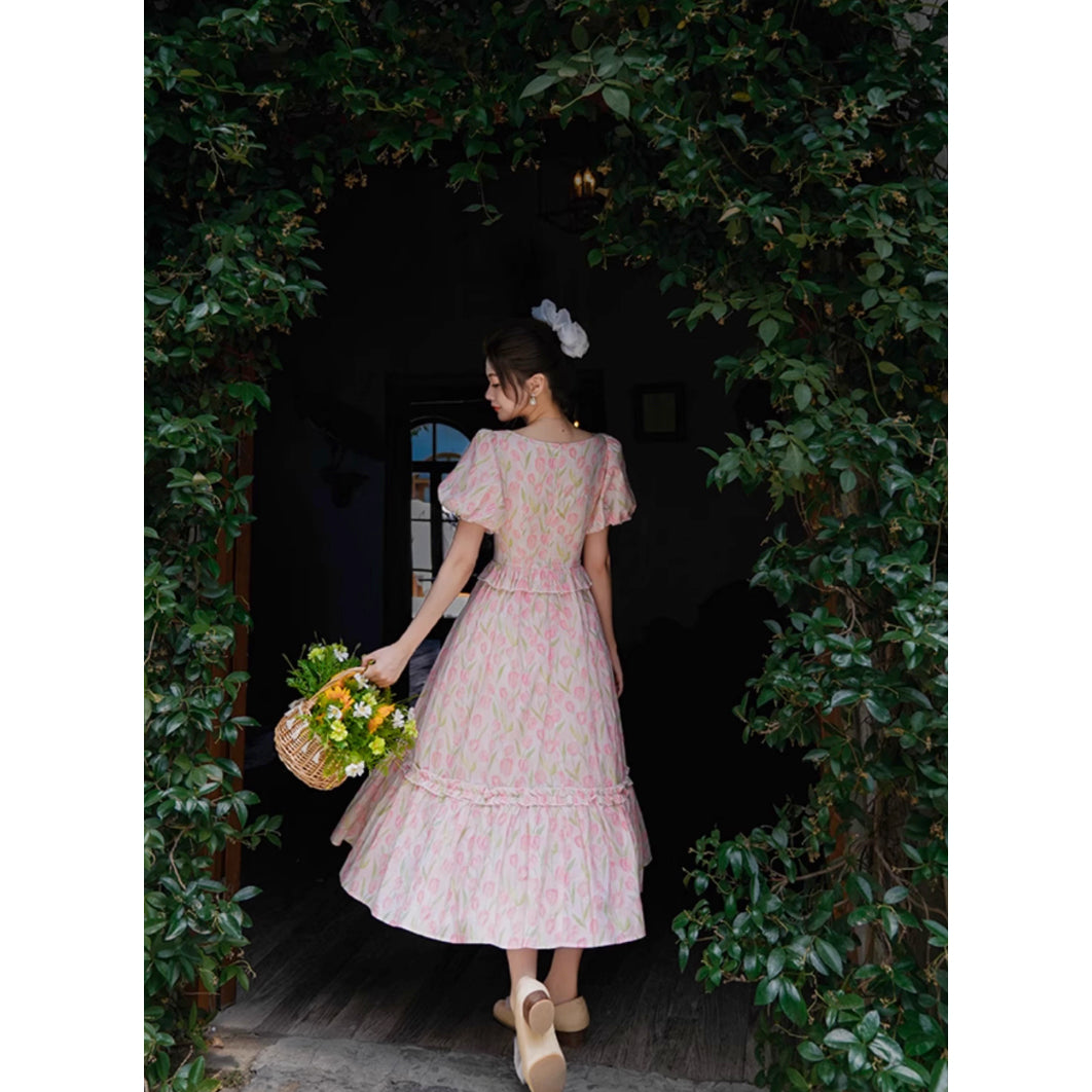 チューリップの花群集のレトロワンピース