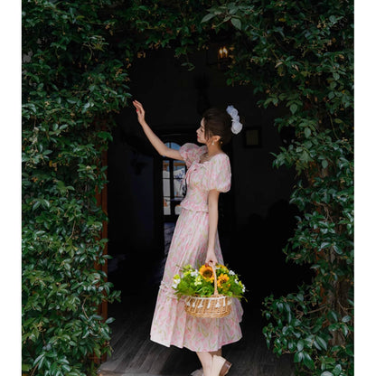 チューリップの花群集のレトロワンピース