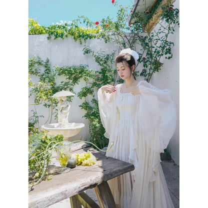 月光の花の刺繍ストラップワンピース