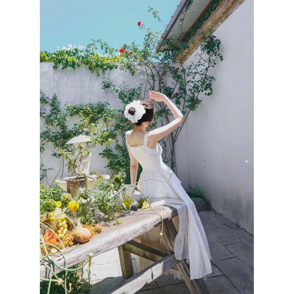 月光の花の刺繍ストラップワンピース