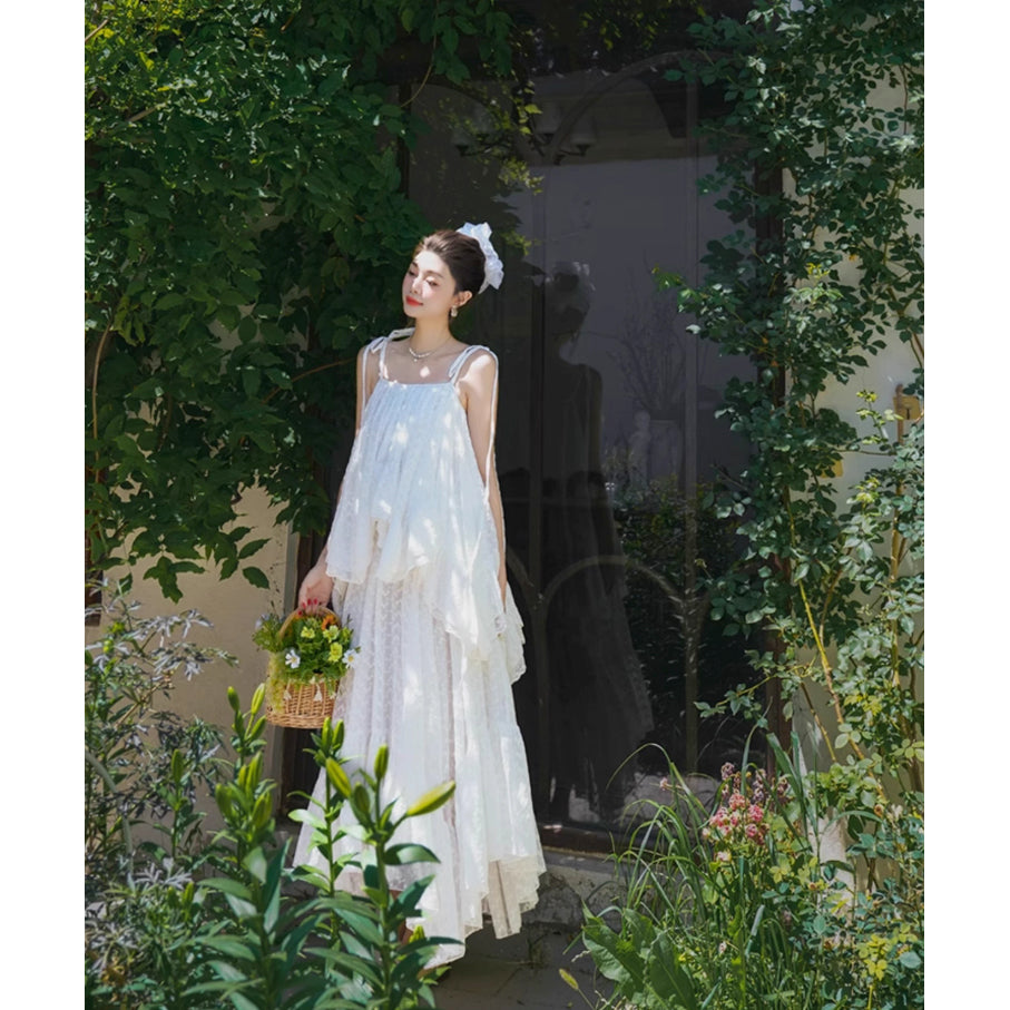 月光の花の刺繍キャミソールとロングスカート