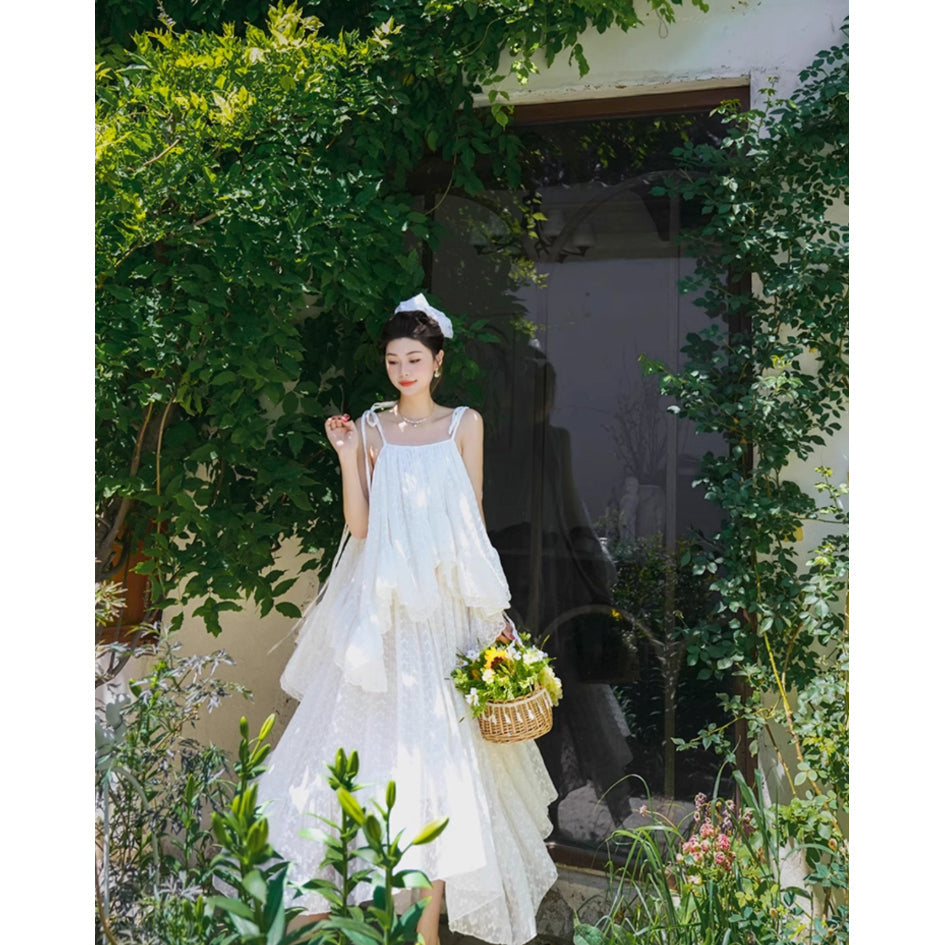 月光の花の刺繍キャミソールとロングスカート