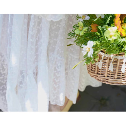 月光の花の刺繍キャミソールとロングスカート