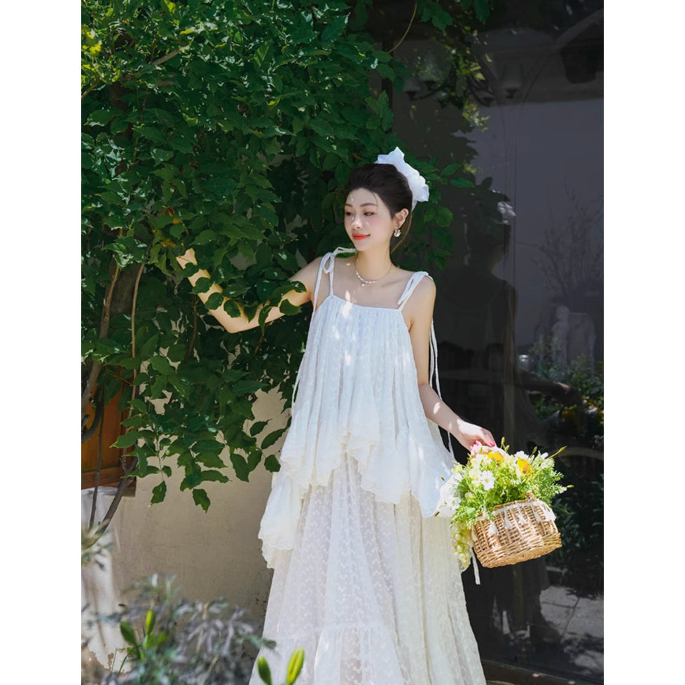 月光の花の刺繍キャミソールとロングスカート