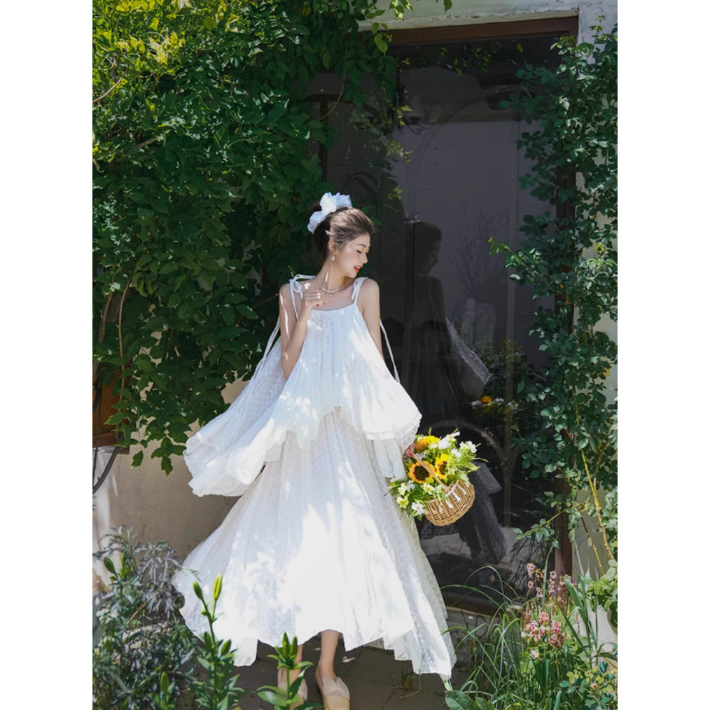 月光の花の刺繍キャミソールとロングスカート