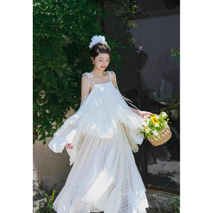 月光の花の刺繍キャミソールとロングスカート