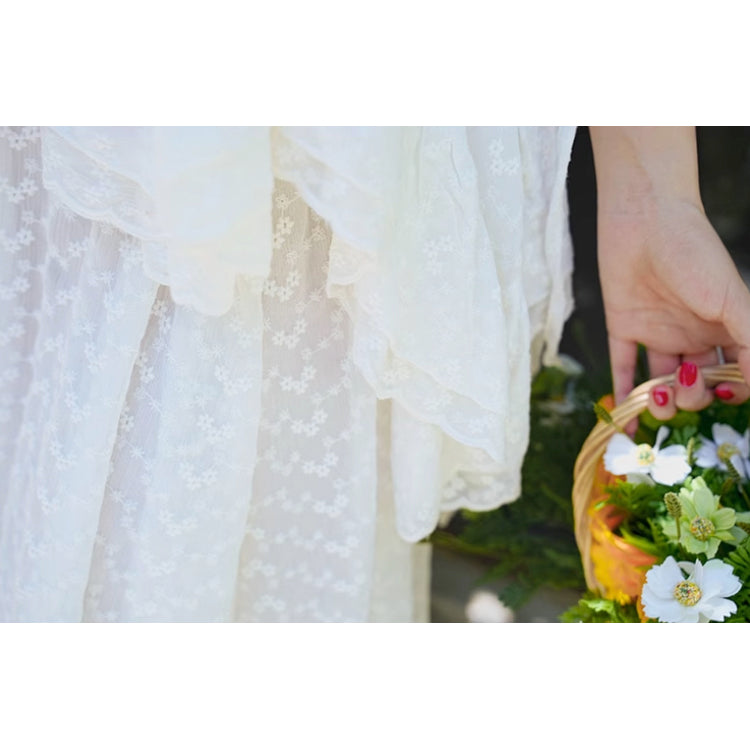 月光の花の刺繍キャミソールとロングスカート