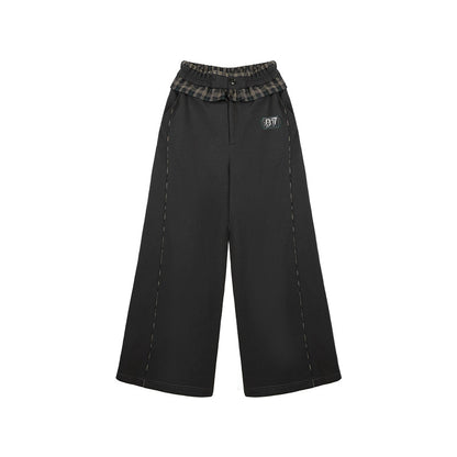 魔法学校のタートルネックセーターとロングパンツ