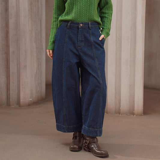 紺藍色のクロップドワイドデニムパンツ