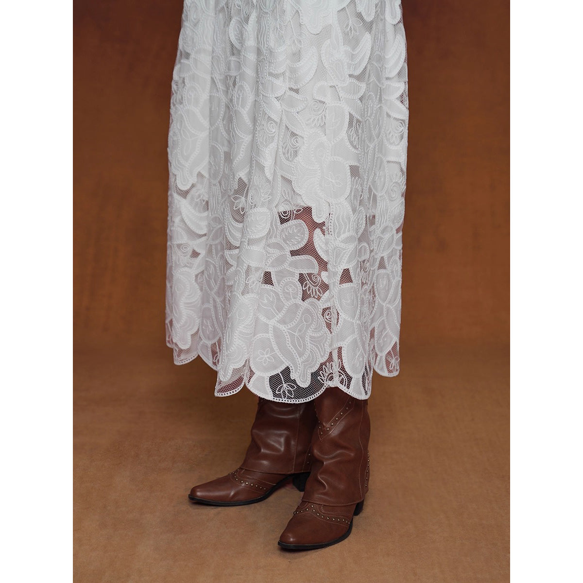 サボテンの花の刺繍レーススカート