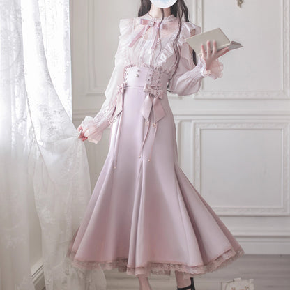 桜色の令嬢のフリルトップスとコルセットスカート