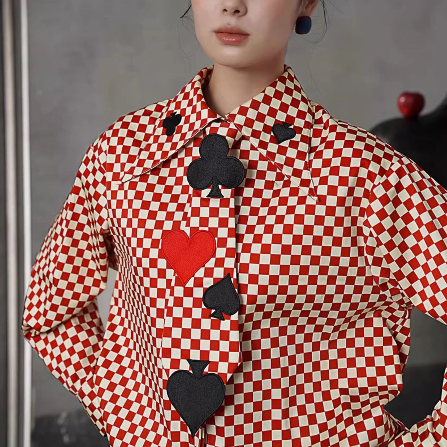 トランプのマークの刺繍ブラウス - Checked