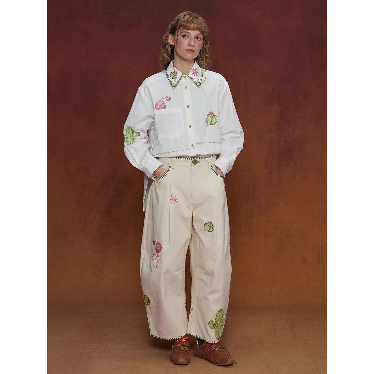 サボテンと花の刺繍ワイドパンツ
