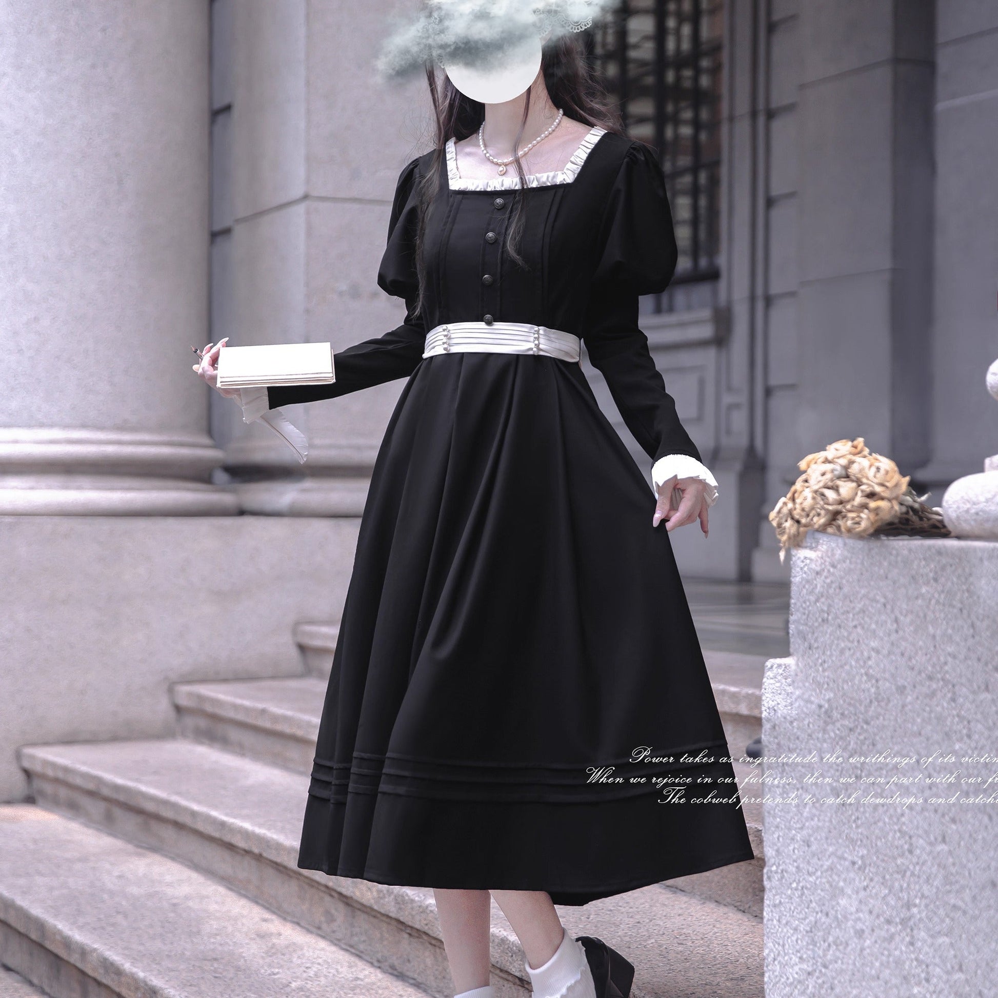 漆黒の舞踏会のクラシカルワンピース