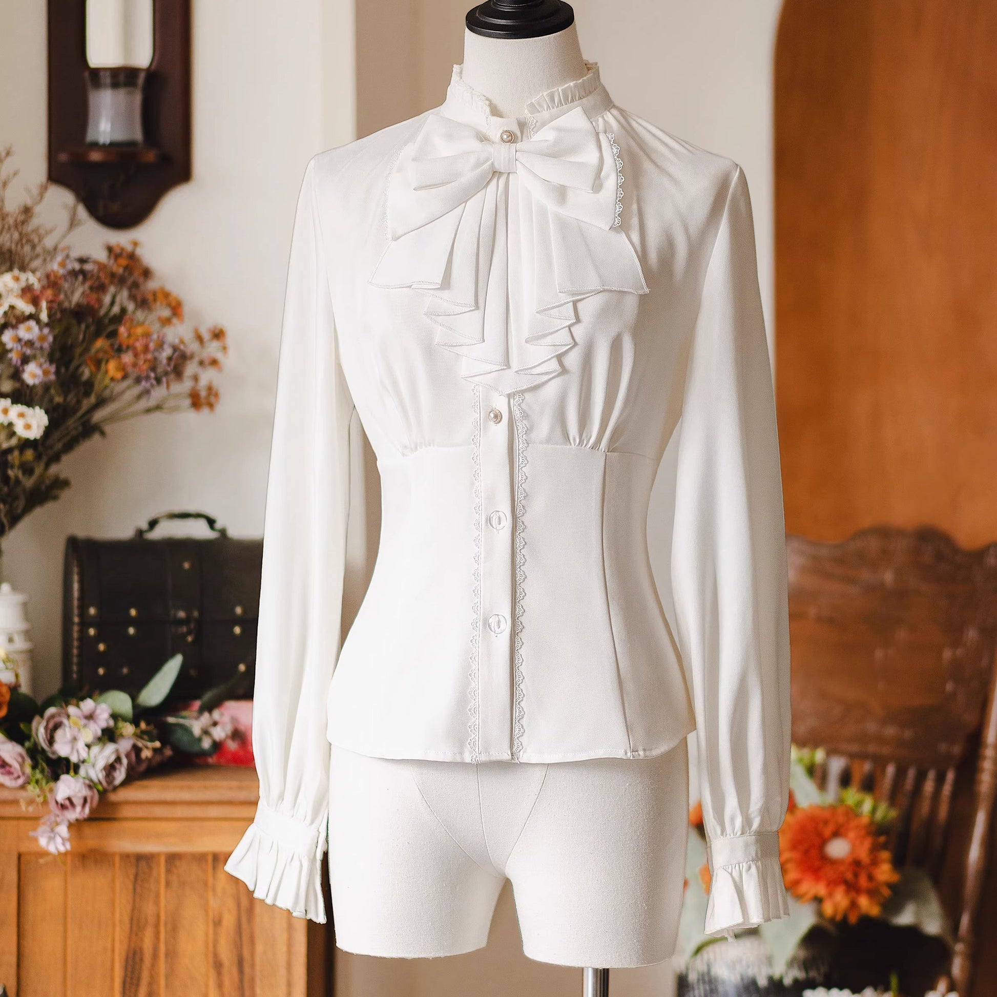 英国のお嬢様のクラシックブラウス