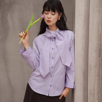 薄紫の縦縞ストライプブラウス