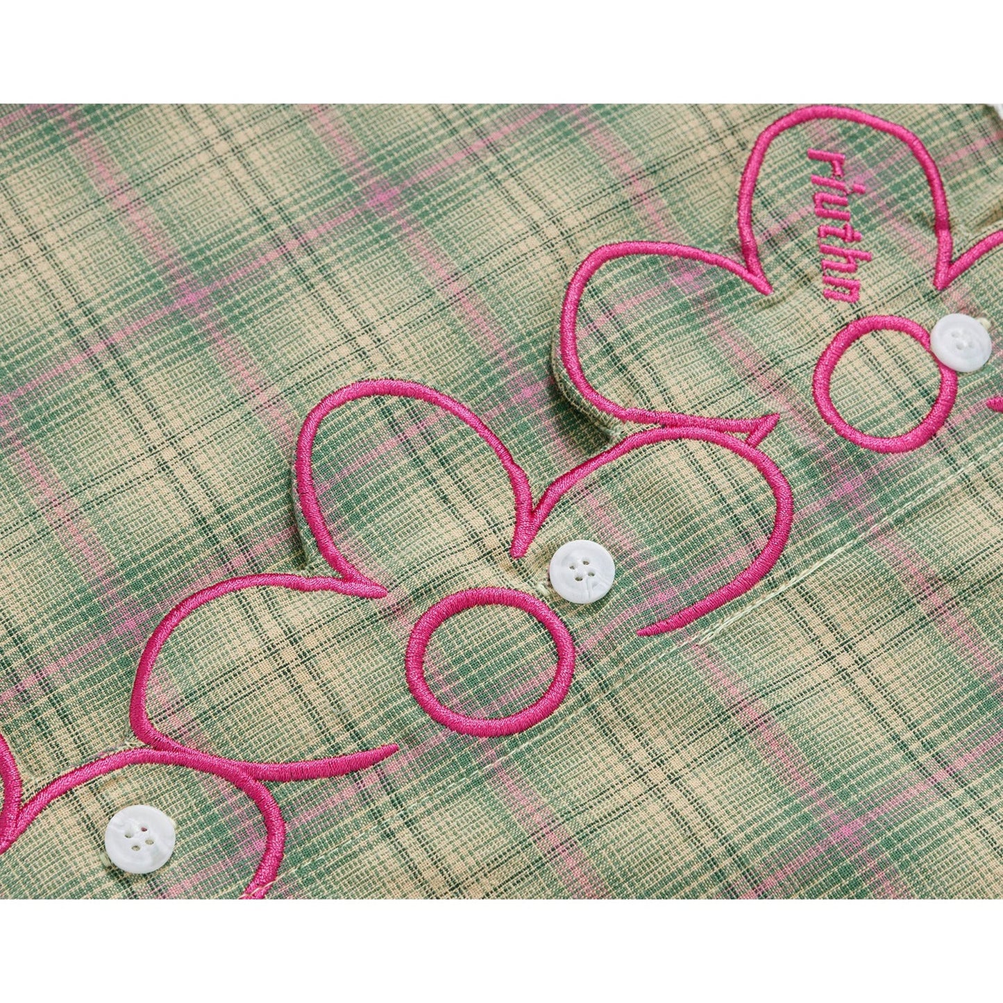 花びら刺繍のチェックシャツ