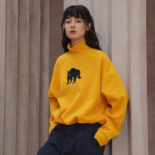 黒猫の刺繍ハイネックスウェット
