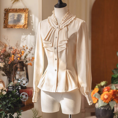 英国のお嬢様のクラシカルブラウス