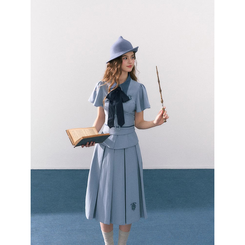 魔法学校の刺繍トップスとコルセットと刺繍プリーツスカート