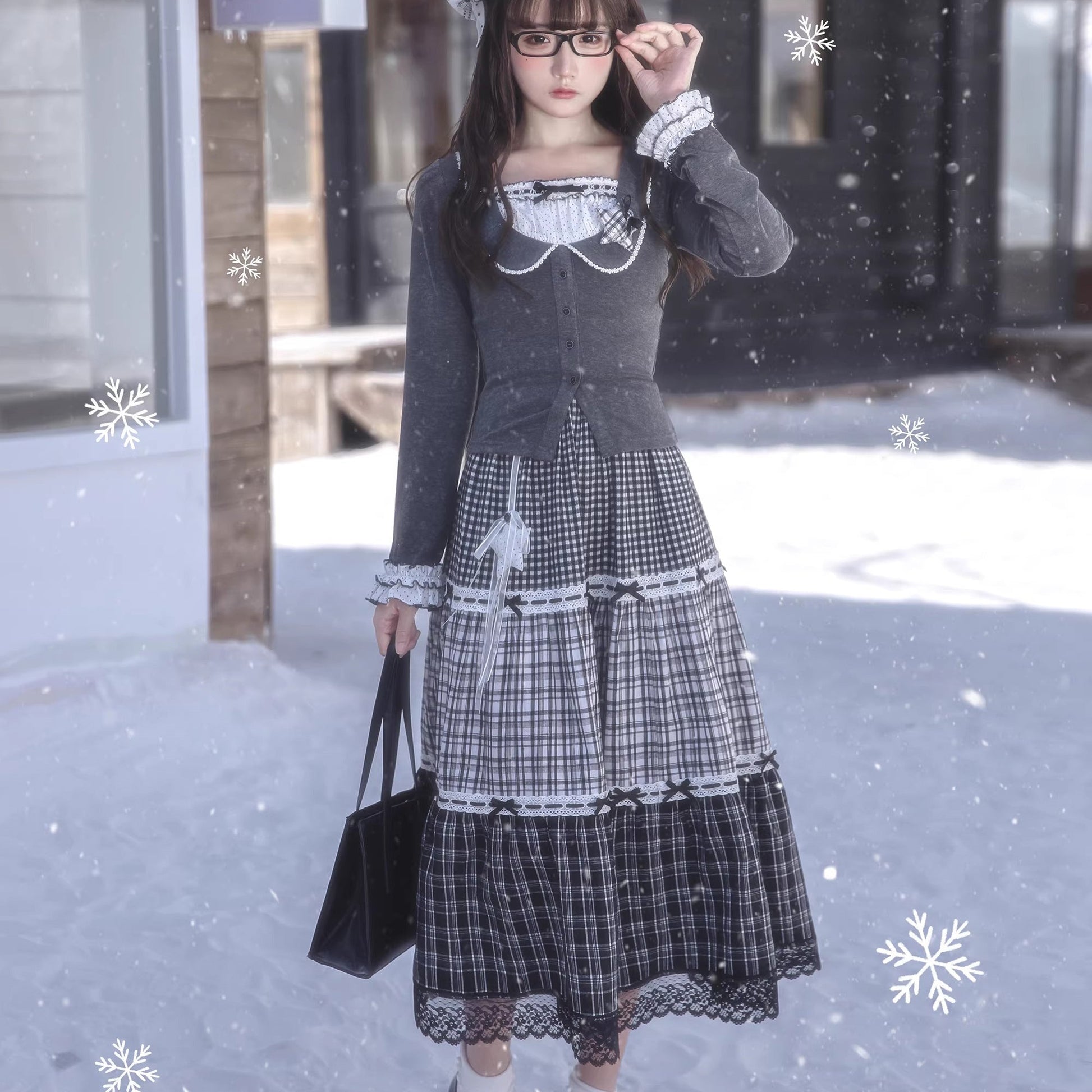 書斎のお嬢様のドッキングトップスとティアードスカート