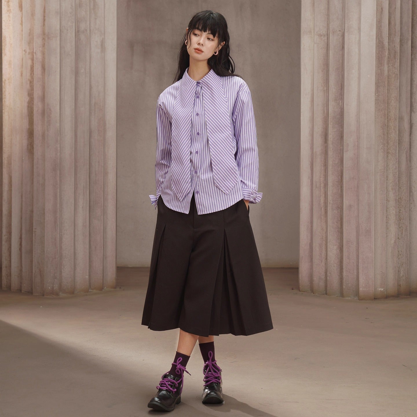 薄紫の縦縞ストライプブラウス