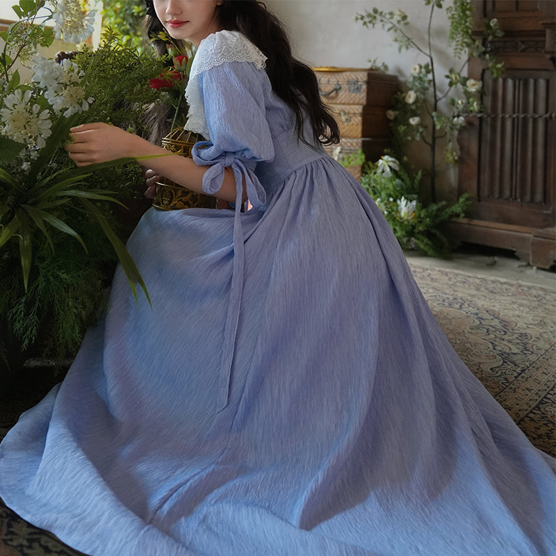 薄花色のお嬢様のロングワンピース