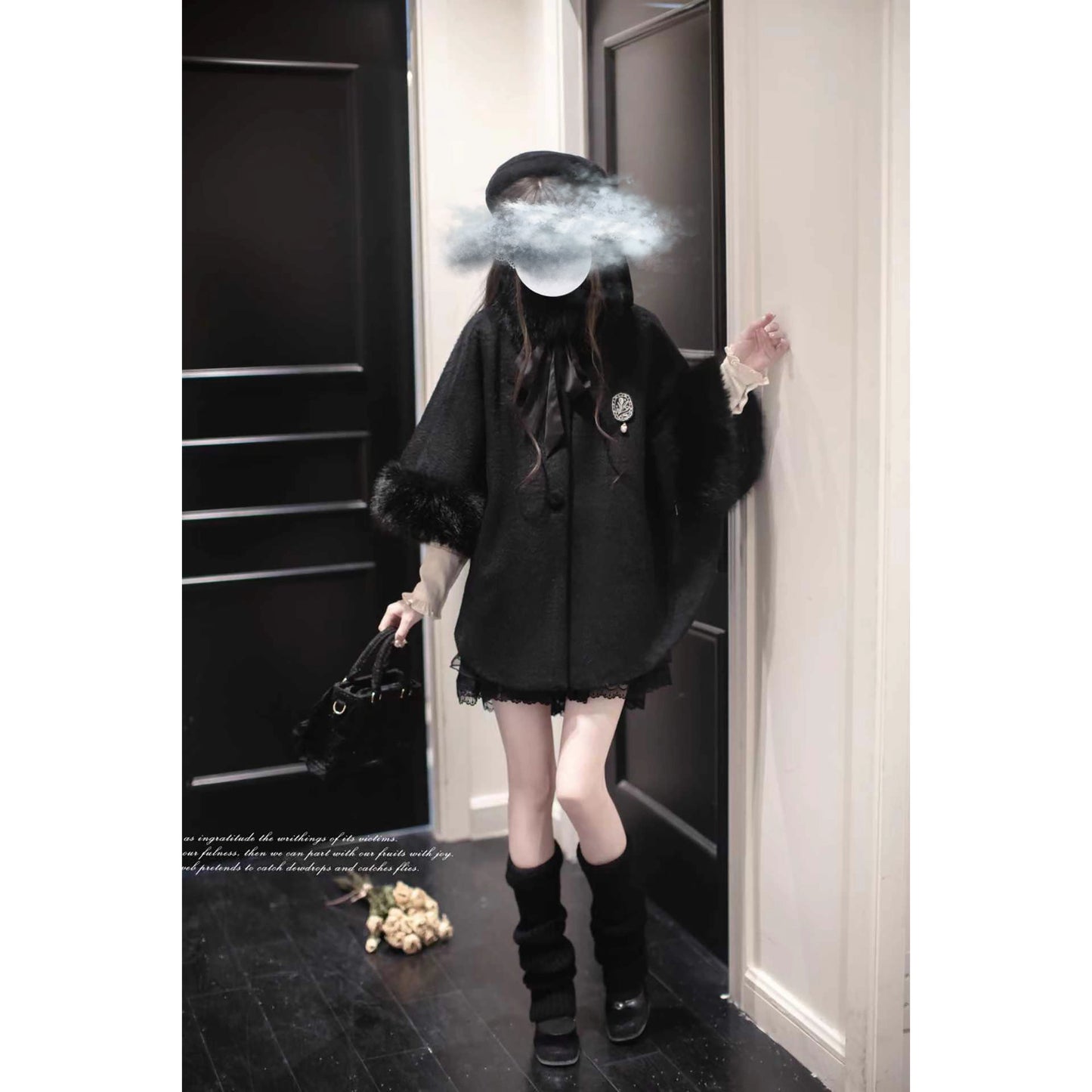 漆黒のお嬢様のウールケープコート