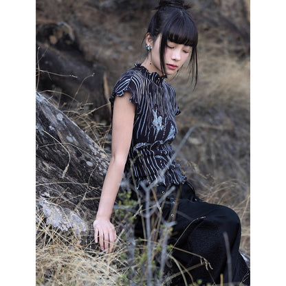 百合の花の水墨画ハイネックトップス