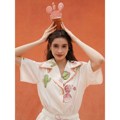 サボテンと花の刺繍レトロブラウス