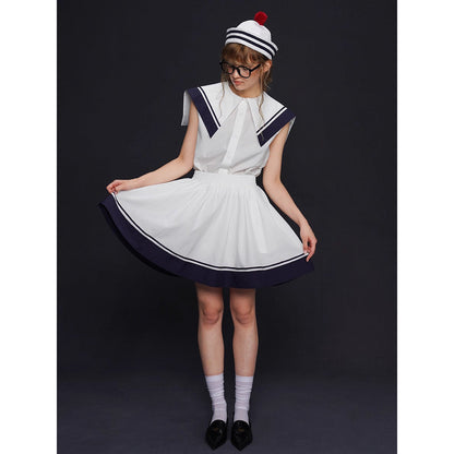 船乗り少女のセーラーブラウスとスカート