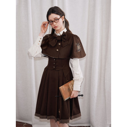 魔法学校の刺繍ジャンパースカートとショートケープ