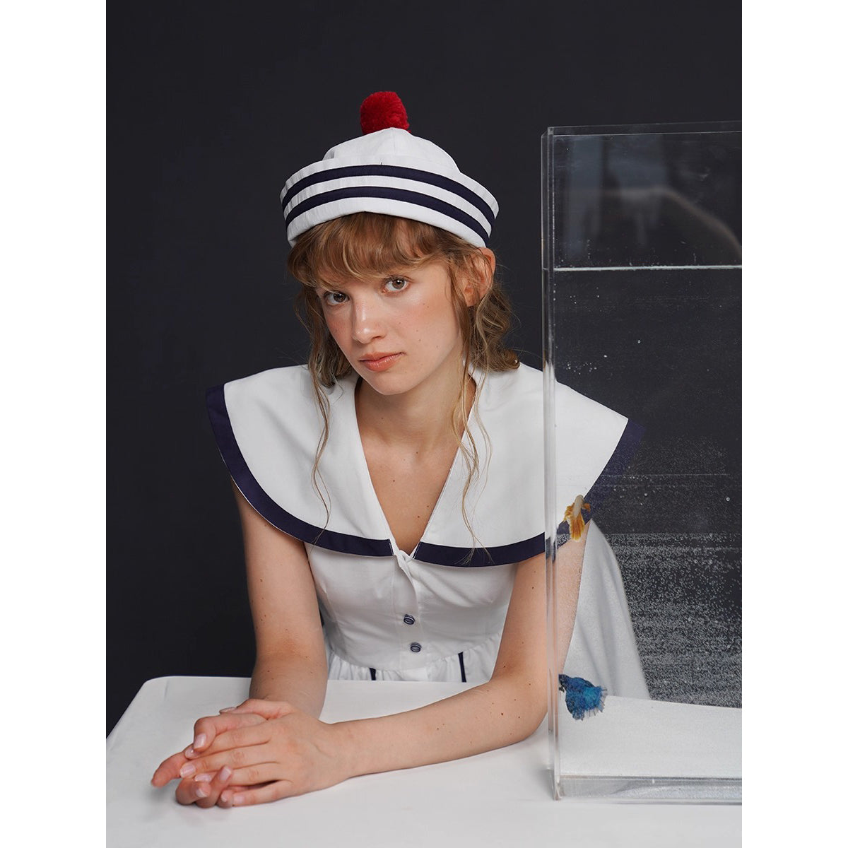 船乗り少女のセーラーワンピース