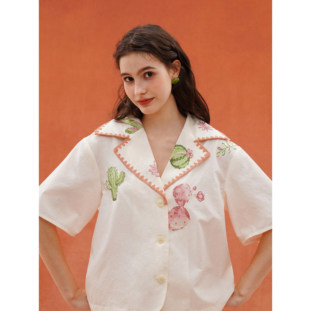 サボテンと花の刺繍レトロブラウス