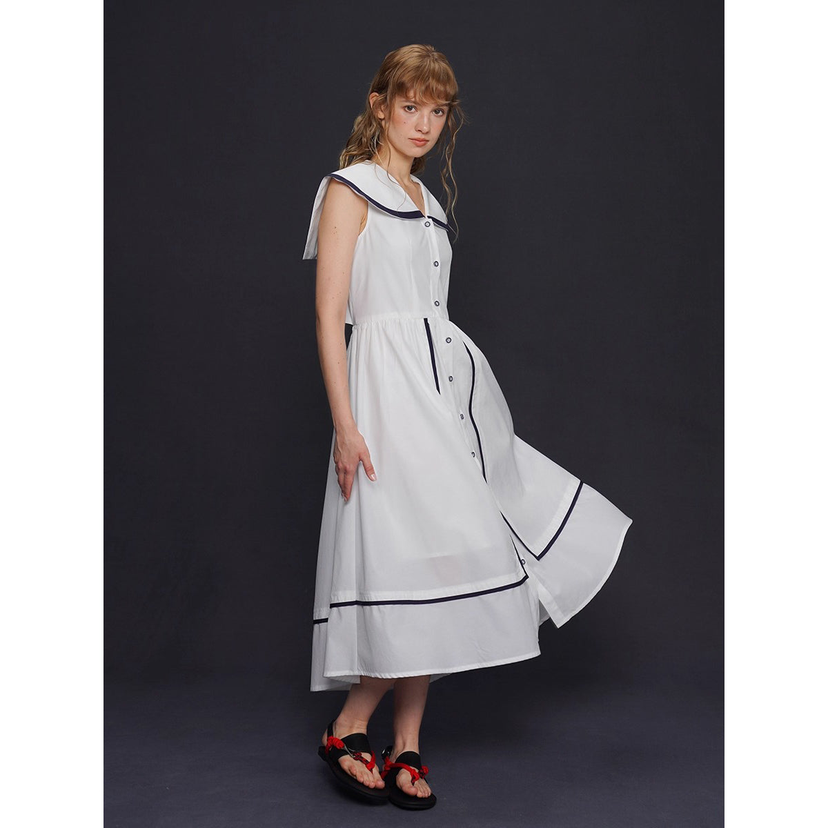 船乗り少女のセーラーワンピース