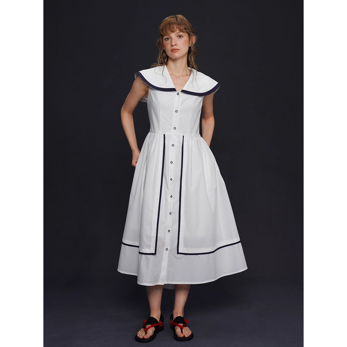 船乗り少女のセーラーワンピース