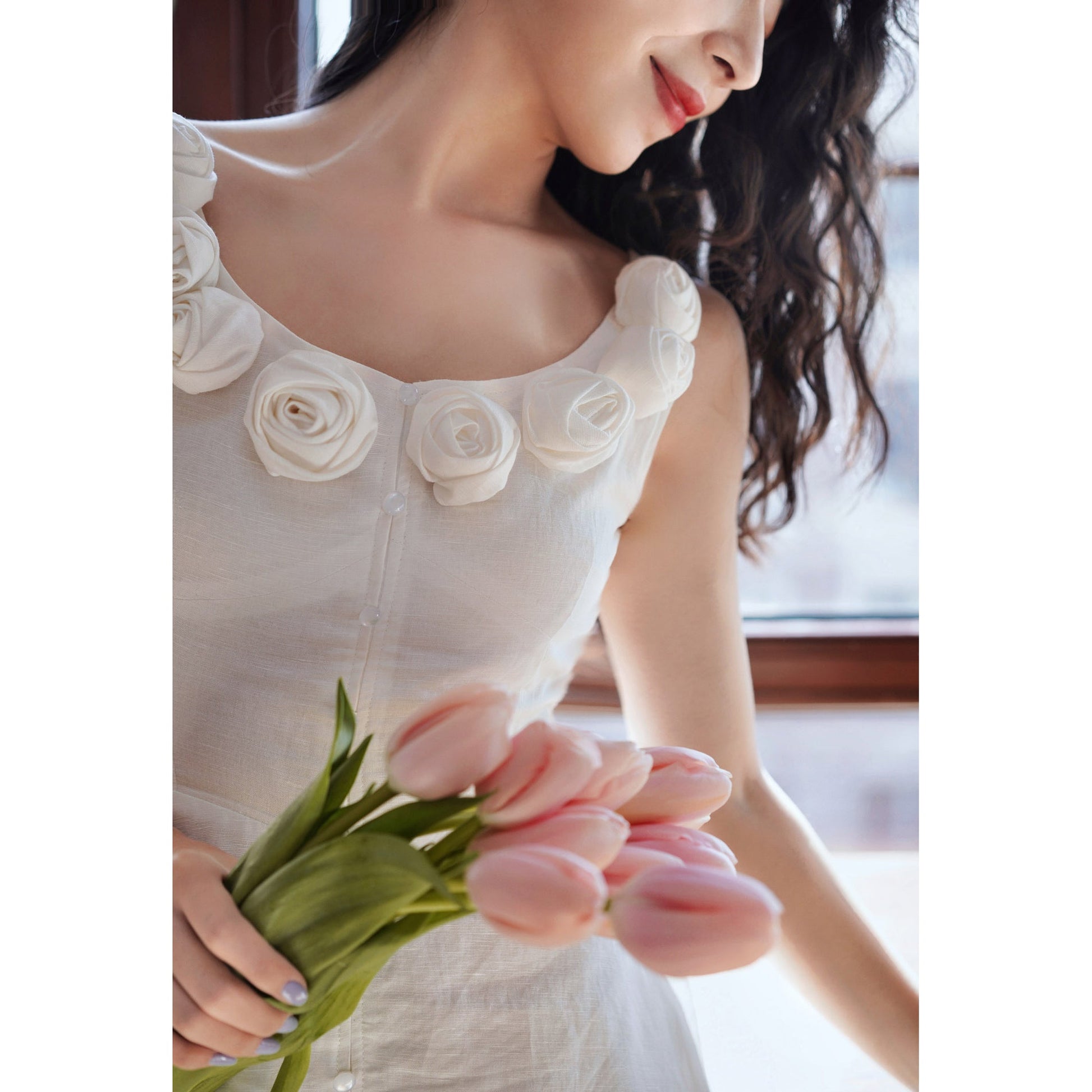 純白の薔薇のヘップバーンワンピース