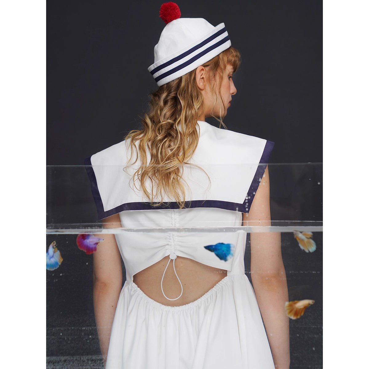 船乗り少女のセーラーワンピース