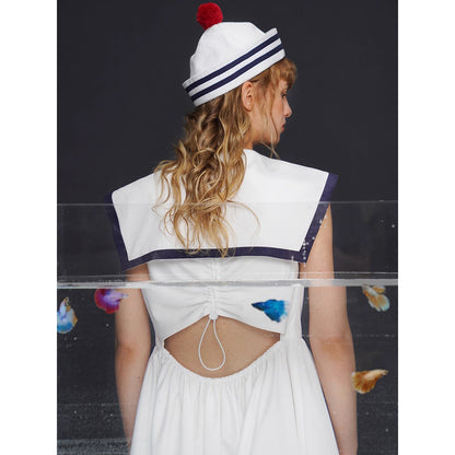 船乗り少女のセーラーワンピース