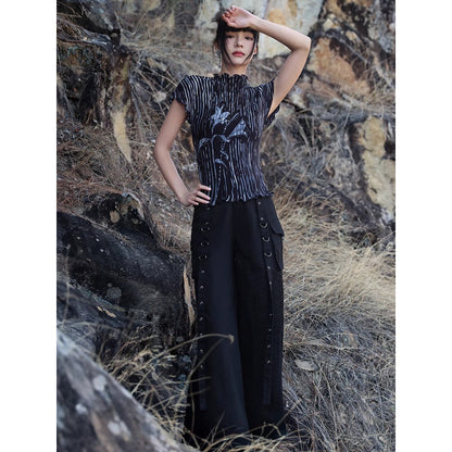 百合の花の水墨画ハイネックトップス